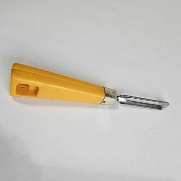 Vintage Travco Cheese Slicer Vegetable Peeler w/ Daisies Retro Kitchen Utensil - Picture 4 of 15